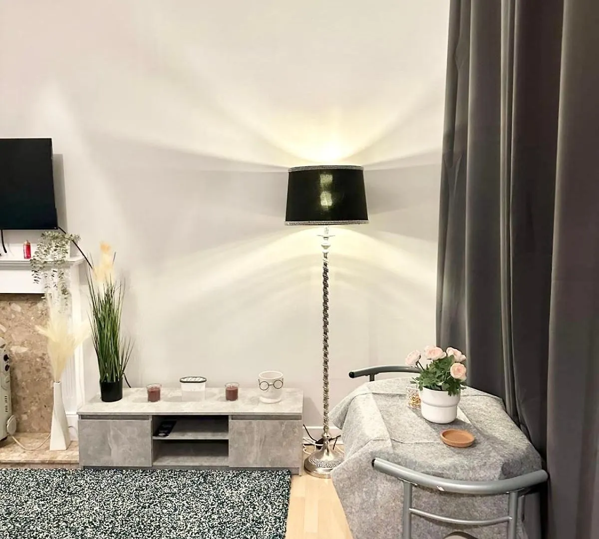 אדינבורו C&E Apartment 0*,